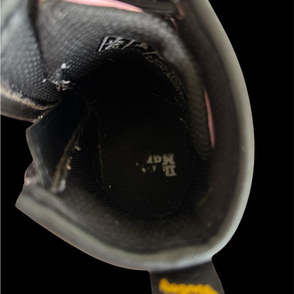🍂Dr. Martens Kids Boots in Shiny Pink - Picture 6 of 7